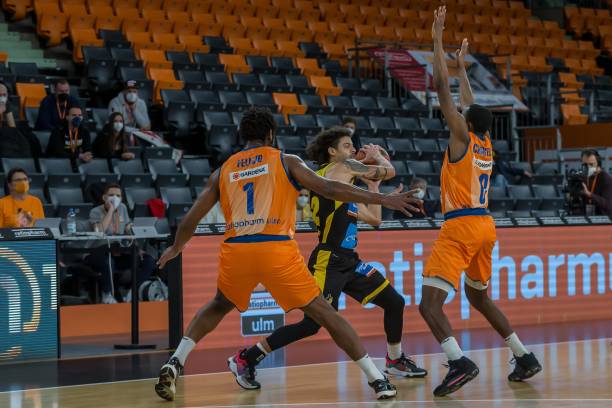 通过明星的 通过明星的