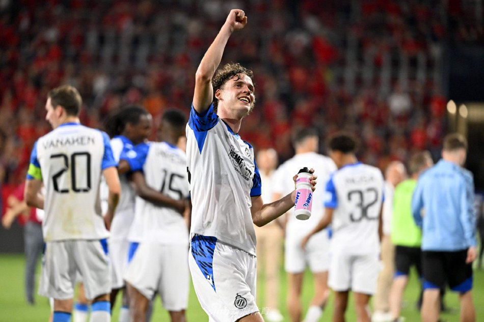 距率先拿下 距率先拿下