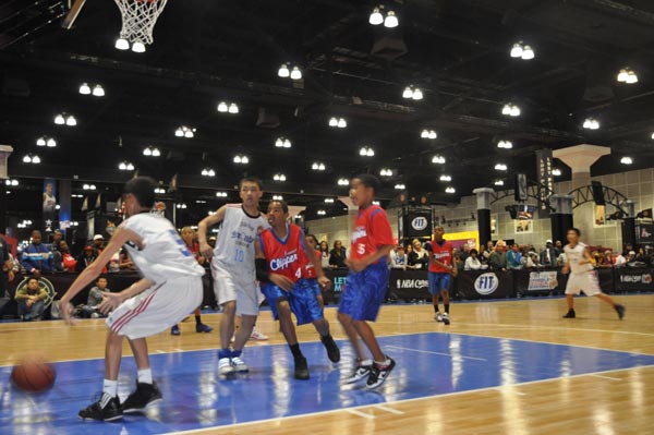 在泳池内 在泳池内